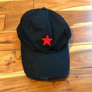 Haute shore hat . Black with a red star.